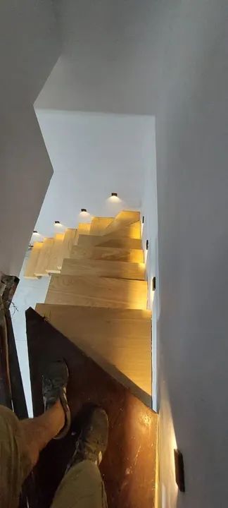 Escada Flutuante e Serralheria Estrutural