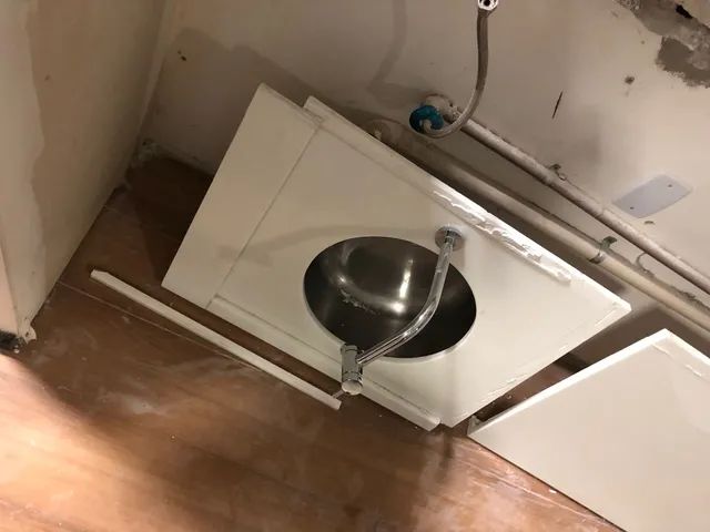 BANCADA EM MÁRMORE NANO GLASS BRANCA 3,20 X 0,55 COM CUBAS E PIAS AÇO INOX TRAMONTINA - Foto 2