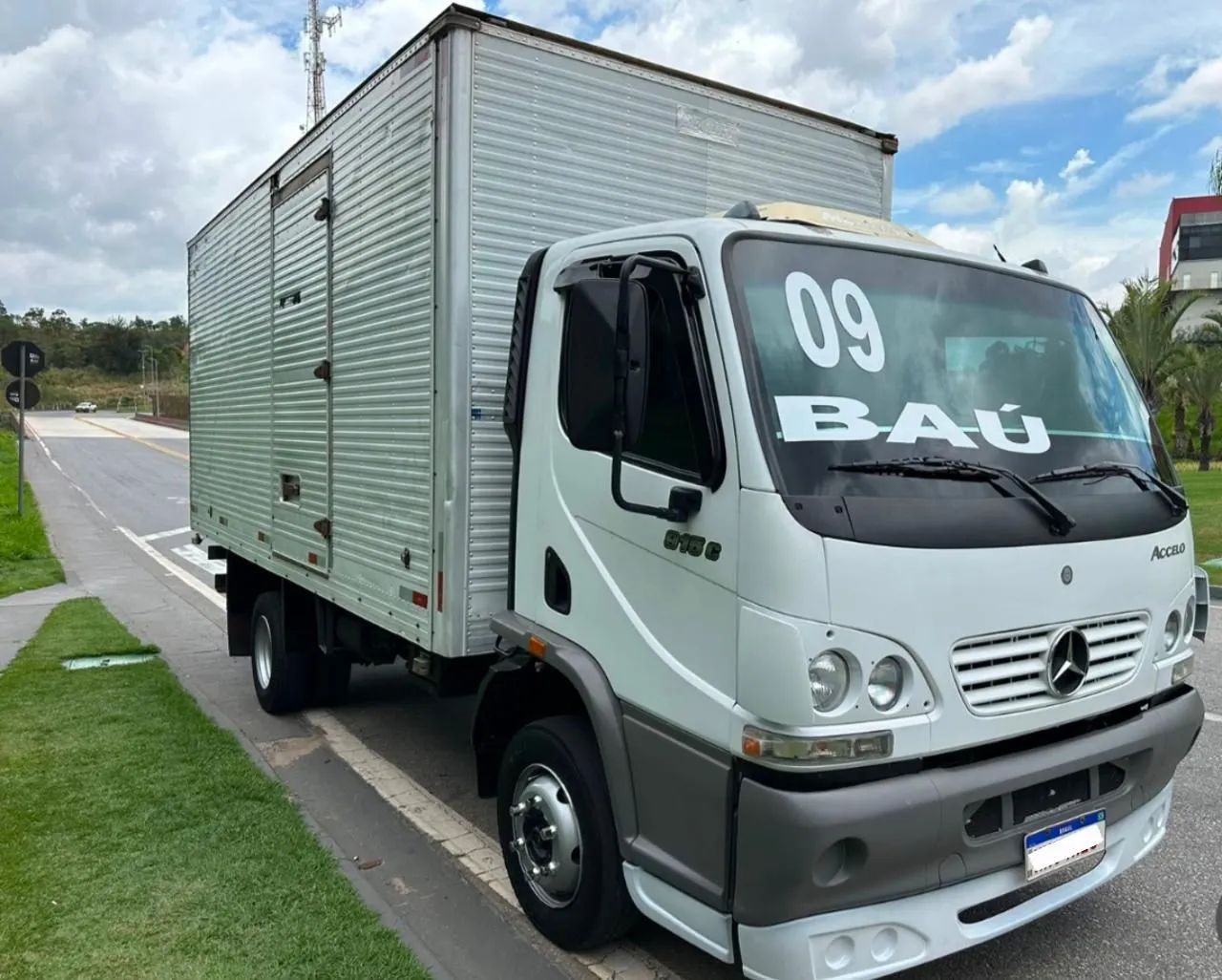Caminhão Mercedes-Benz Accelo 09/09 Baú - Foto 2