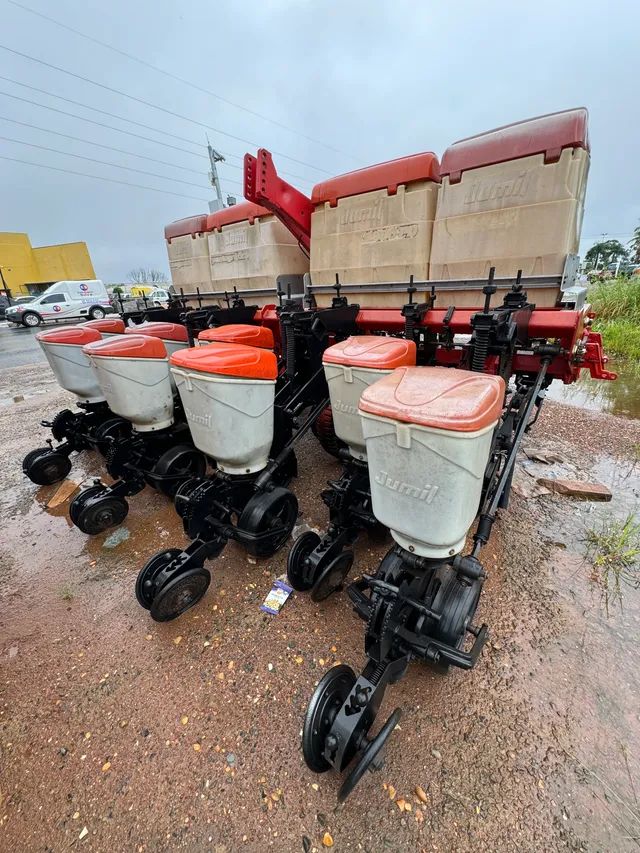 Plantadeira 8 linhas Jumil pantográfica 2880