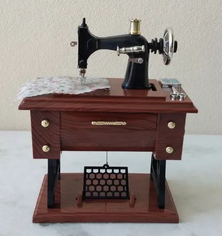 Brinquedo Caixinha de Musica Maquina de Costura - Foto 5