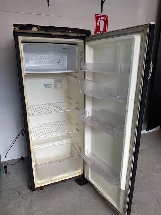 Geladeira Eletrolux - congela  - Foto 5