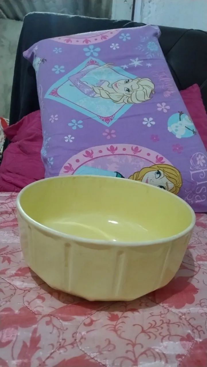 Tigela em porcelana amarela VINTAGE 