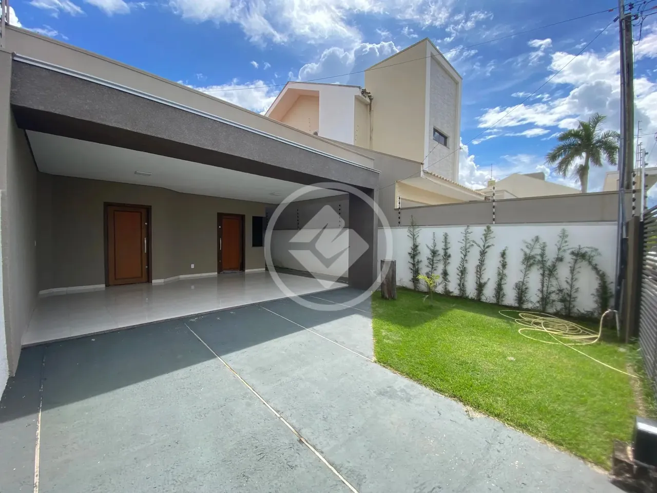 LOCAÇÃO CASA 3 QUARTOS (1 SUÍTE) 3 VAGAS RES. N. S. APARECIDA SINOP-MT codigo: 117980