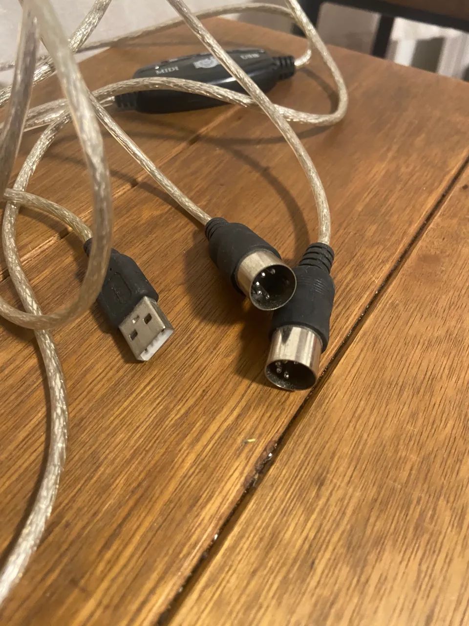 Cabo USB MIDI interface64595541573763125