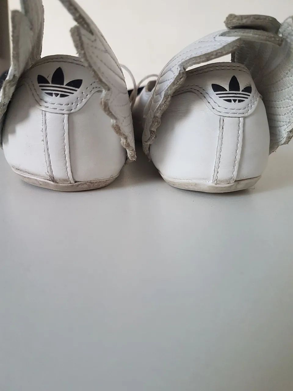 Sapatilha em couro adidas colab Jeremy Scott n°35 usada - Foto 5