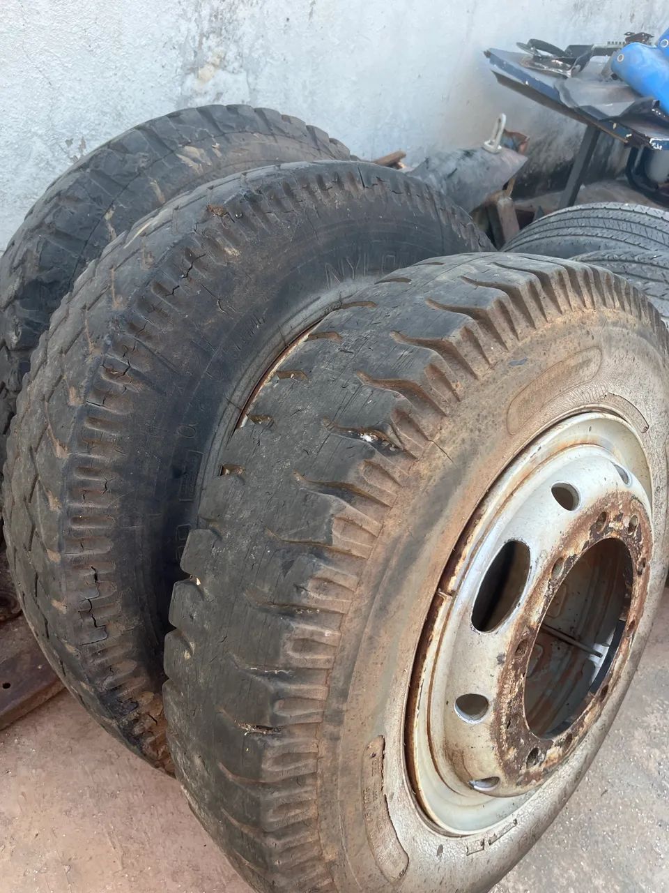 Rodas 10 furos pneu com câmera  - Foto 3