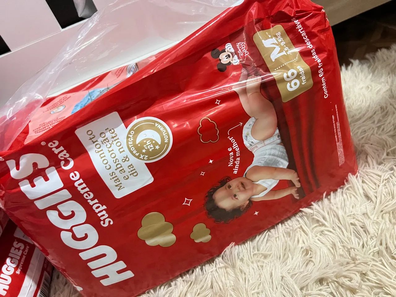 Fralda Huggies M com 66 unidades