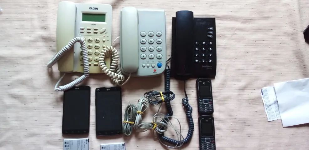 Aparelhos de telefone fixo funcionando e Aparelhos celulares defeituosos. - Foto 2