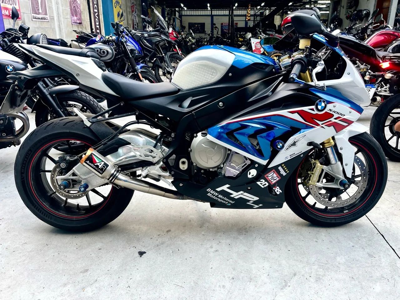 BMW S1000 RR 2019 igual a 0km financio troco carro moto  maior menor valor  - Foto 2
