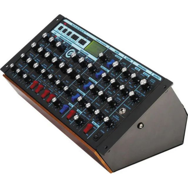 Minimoog Voyager RME Rack Mount Edition Sintetizador Monofônico