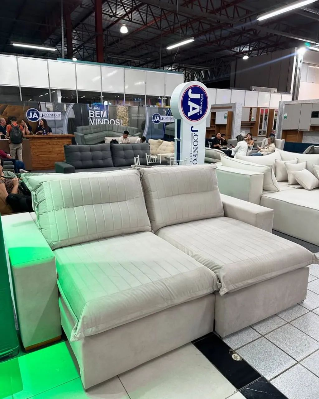 Sofá Retrátil e Reclinável Pienzo 2,50 metros 