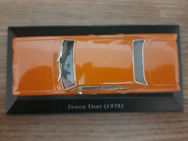 Miniatura Dodge Dart 1975, 1:43 com acrílico - Foto 4