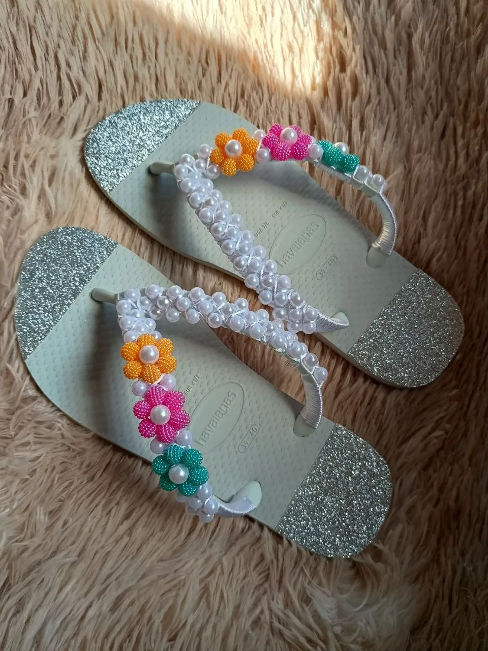 Chinelo Havaianas Customizado com Flores e Pérolas