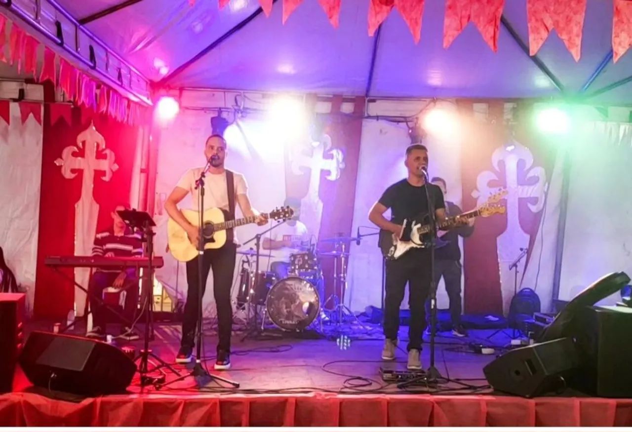 Aluguel de som , luz , palco e DJ pra eventos - Foto 5