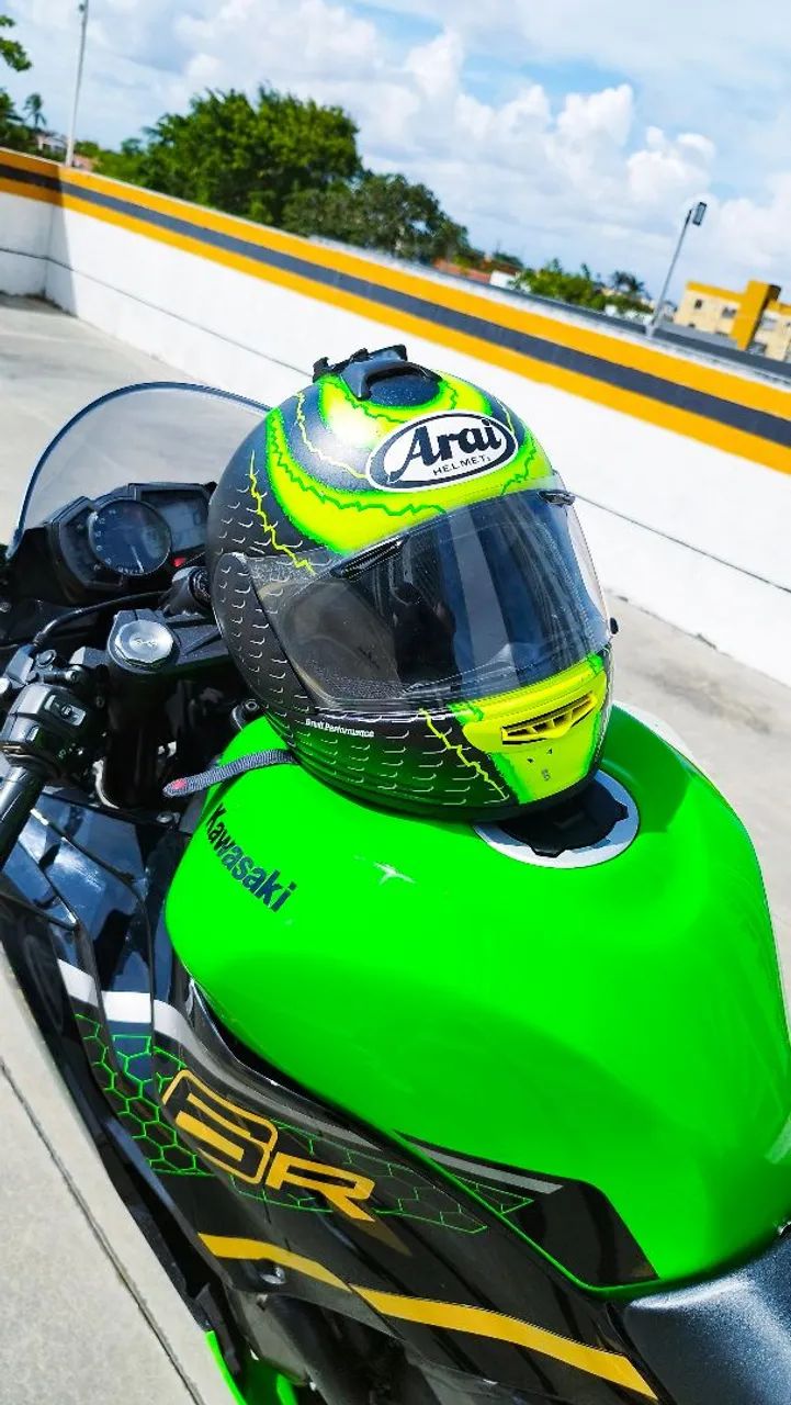 Capacete ARAI vector 2 helmet Crutchlow