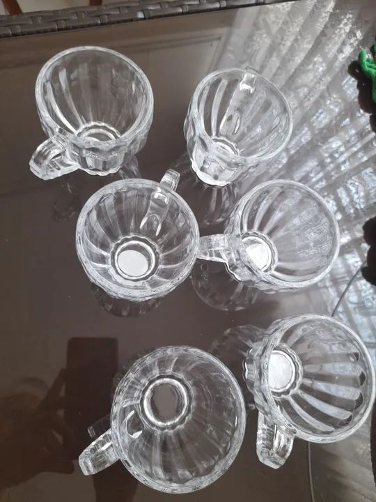 Jogo de xícaras de vidro transparente