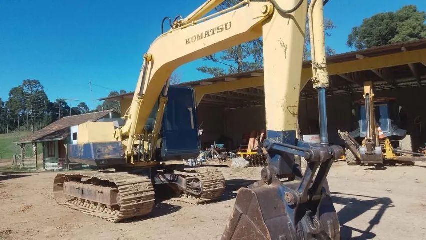 Escavadeira Komatsu - Foto 3