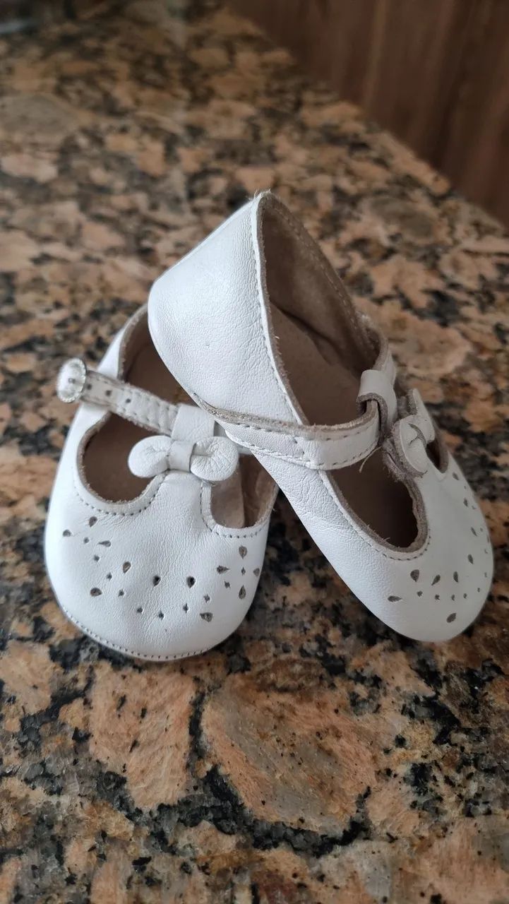 Sapatinhos de Bebê Branco com Detalhes - Foto 3