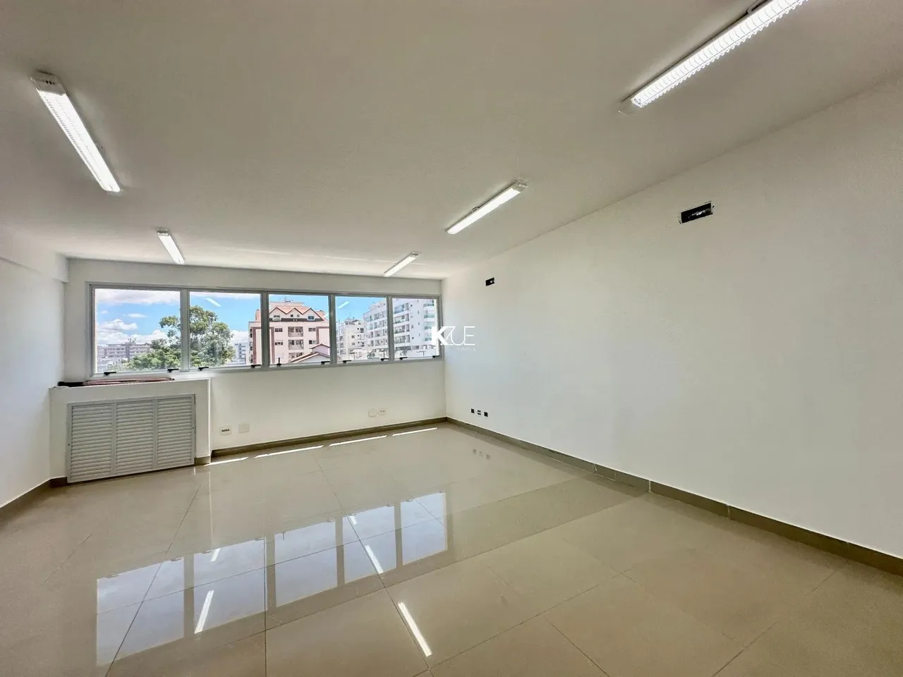 Sala Comercial a venda no Bairro Coqueiros, em Florianópolis SC