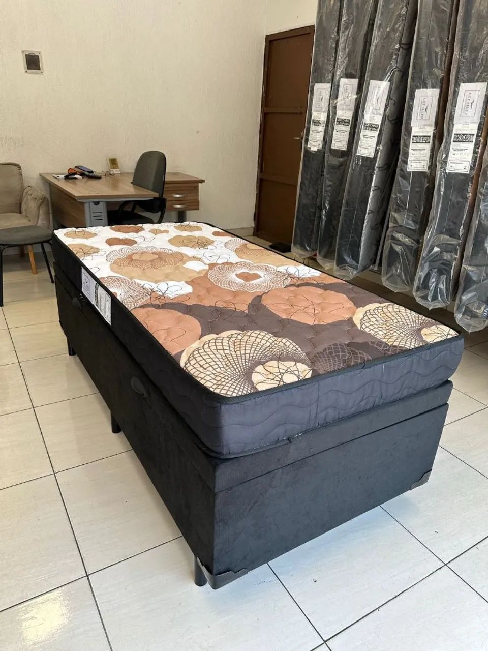 Cama baú verde moderna com amplo espaço interno - Foto 5