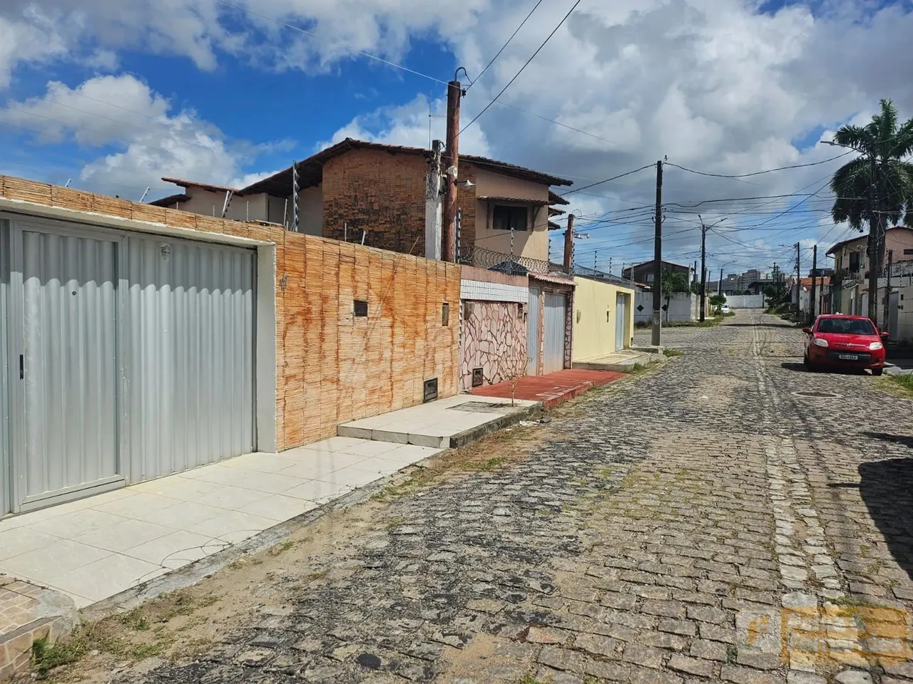 CASA 2/4 A VENDA PRÓXIMA A AVENIDA MARIA LACERDA