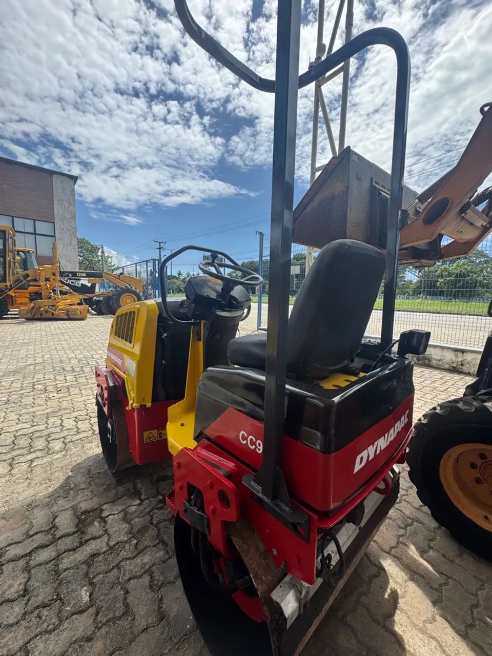 Mini Rolo Compactador Dynapac CC900 - Foto 4