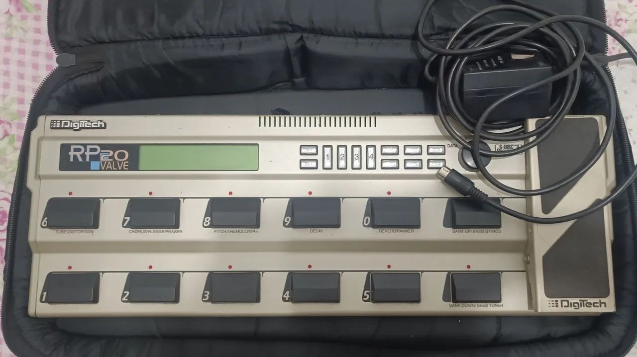 Pedaleira Digitech RP20 Valve - Foto 5