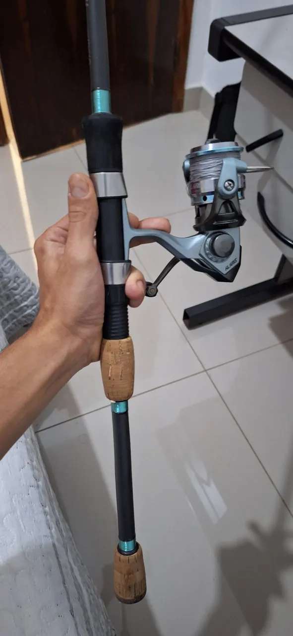 Molinete e vara de pesca Okuma