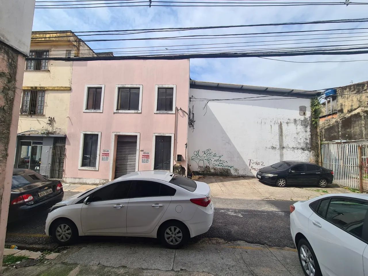 Prédio + Galpão 