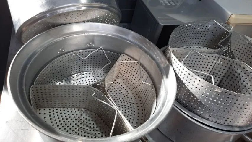 Panelas alumínio grosso para cozimento 3 camadas 0,60 cm bem conservadas - Foto 2