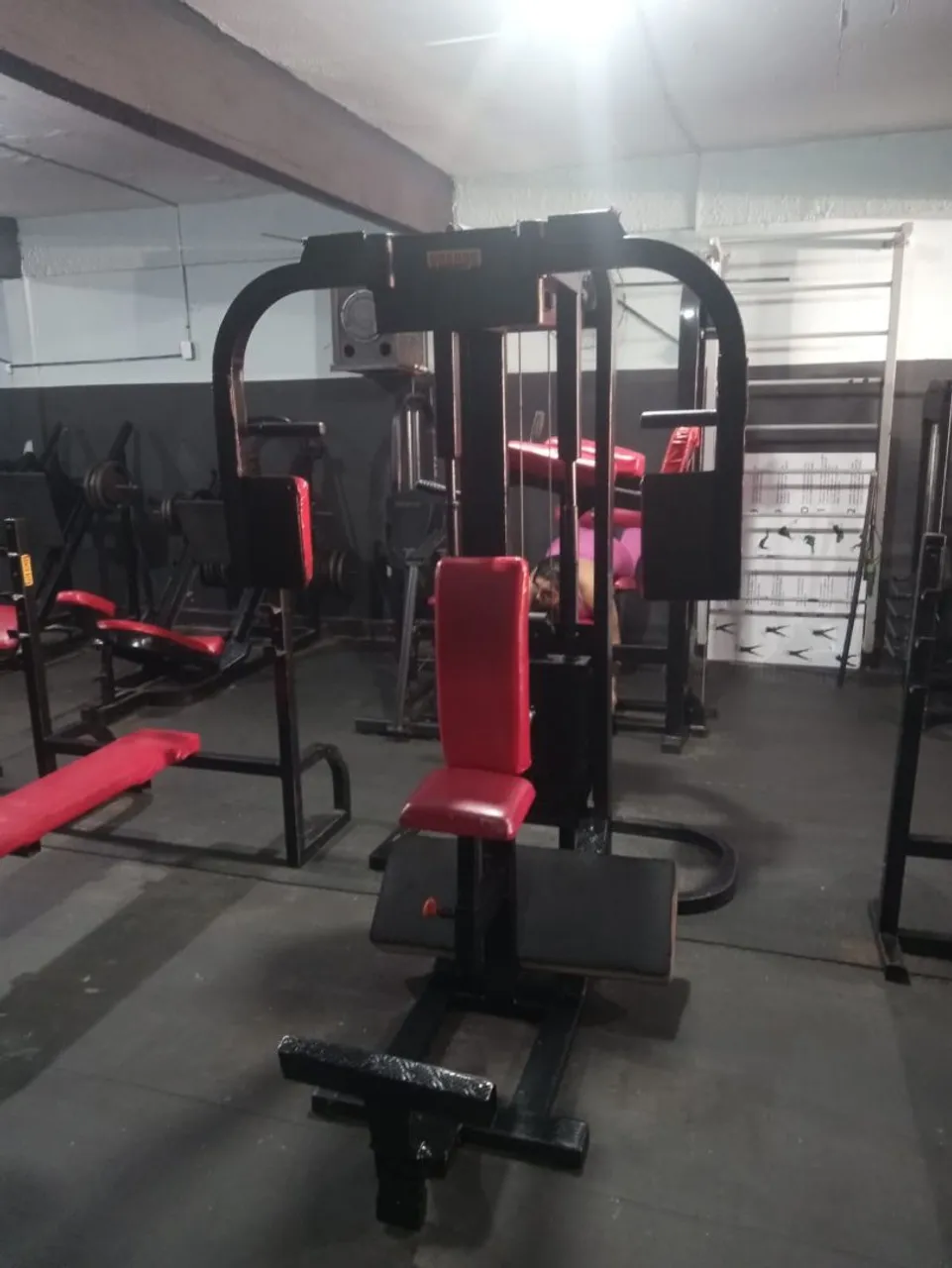 Aparelho de Musculação para Treino de Peito