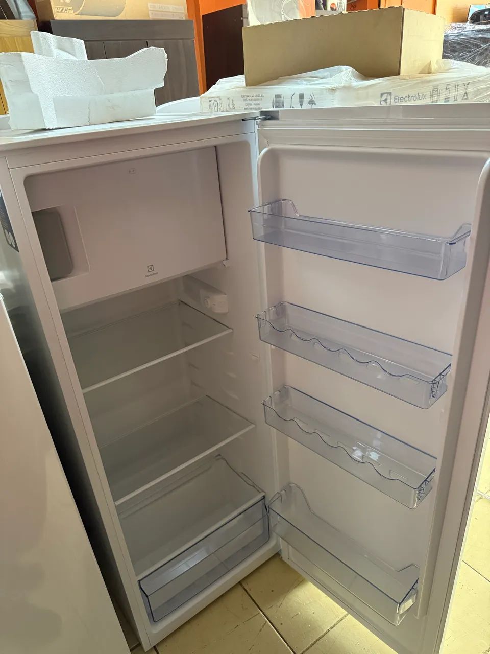 Geladeira Electrolux 213 Litros - 110V (NOVA, LACRADA E COM GARANTIA)