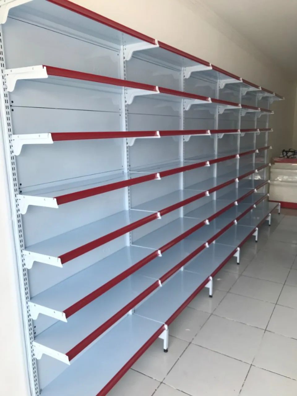 PRATELEIRAS DE AÇO