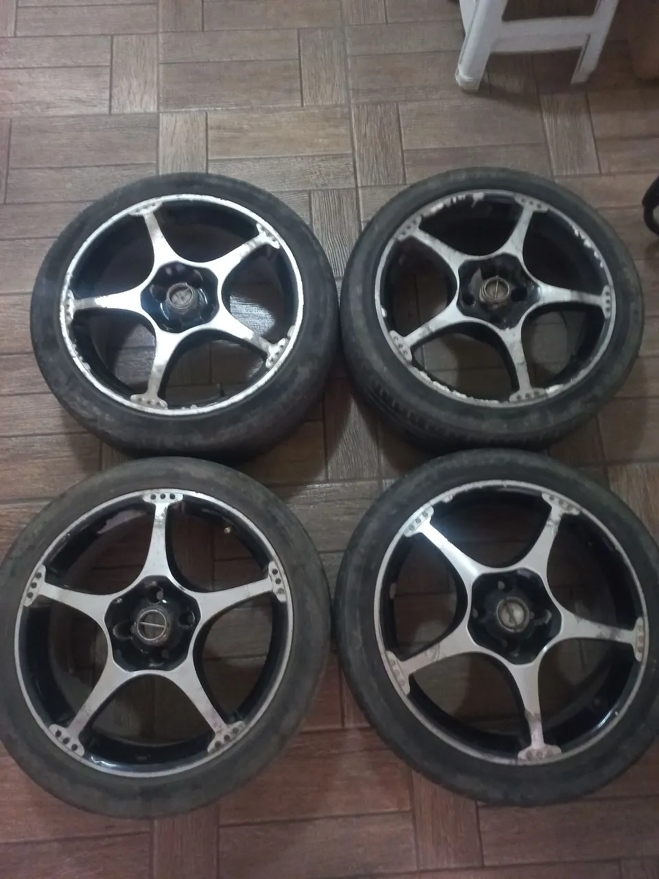 Jogo de Rodas com pneus Esportivas Aro 17 4 X 100