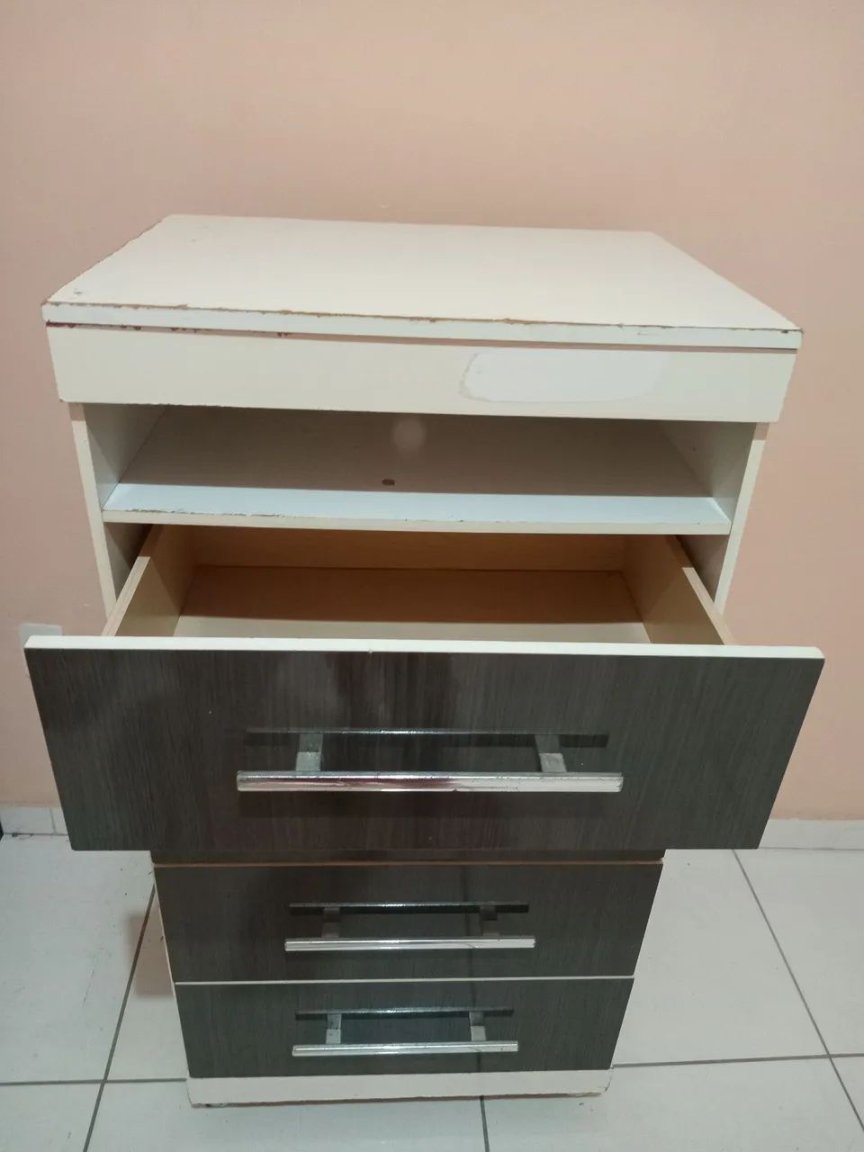 Cômoda com 4 gavetas e nicho R$150,00 - Foto 2