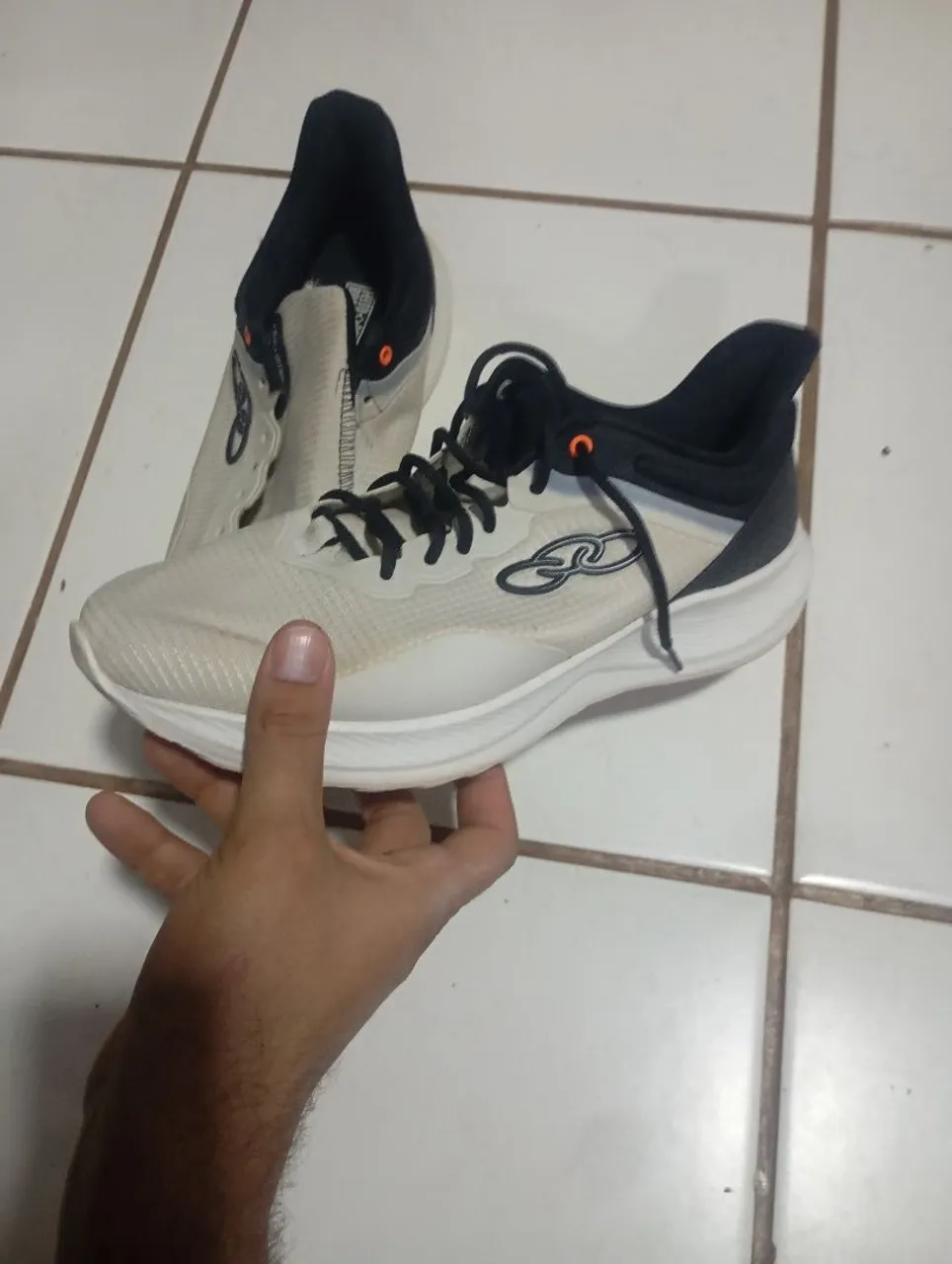 Tênis Olympikus Esportivo branco e Preto