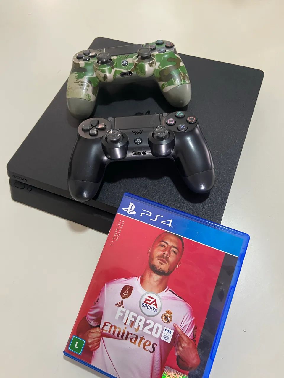 PS4 de 500 gb com dois controles - Consoles de Vídeo Game