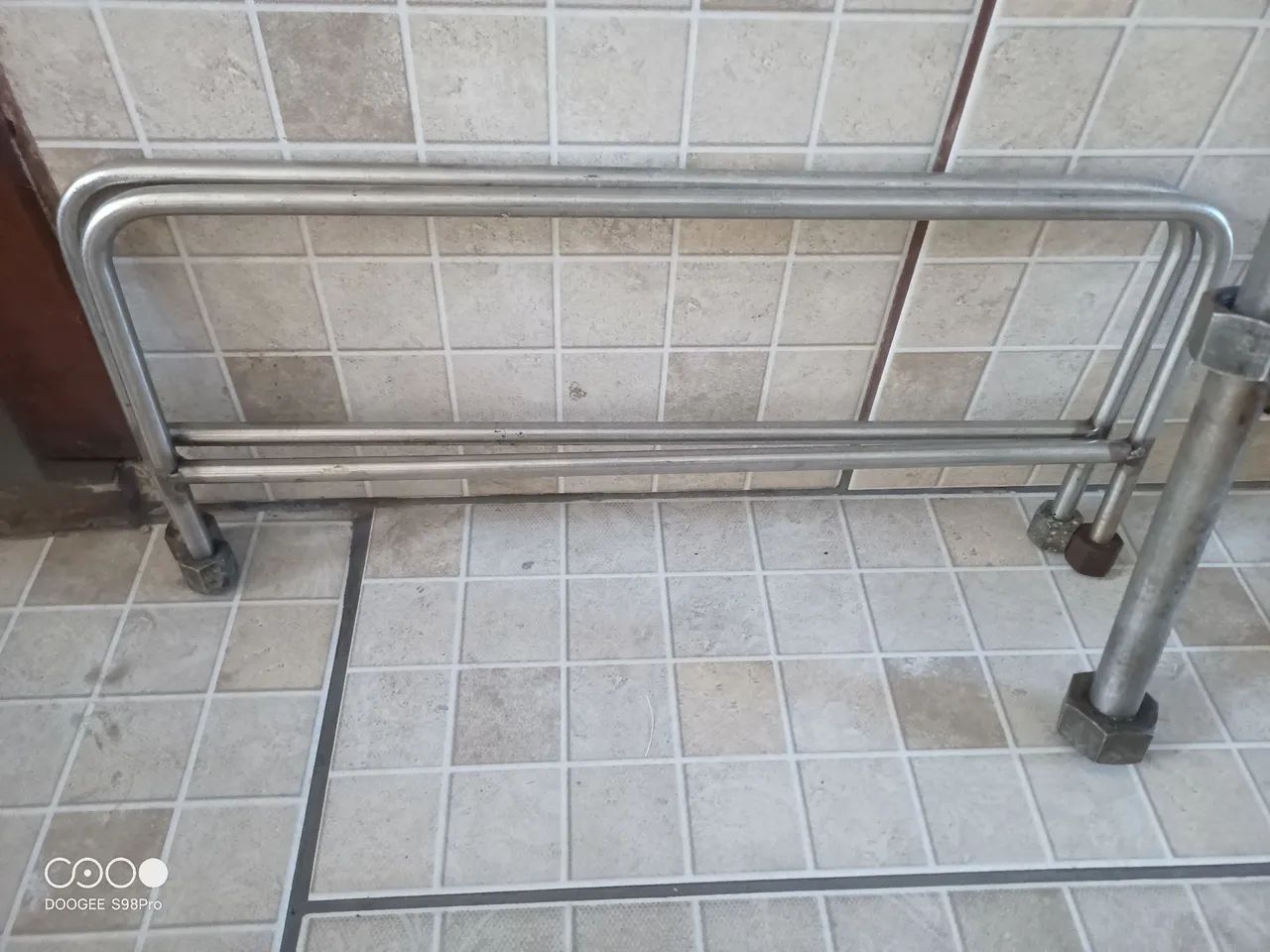 Vendo uma churrasqueira galvanizado e inox.
