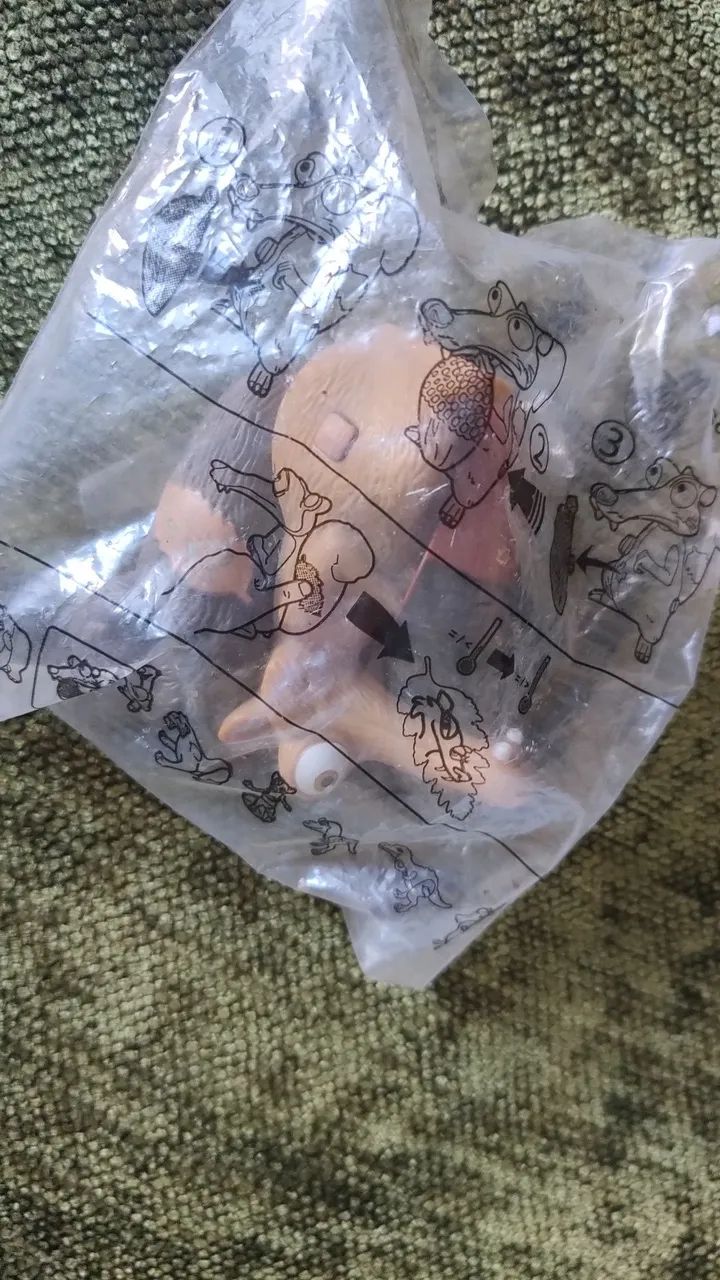 Esquilo Macho, Era do gelo Scrat - Foto 3