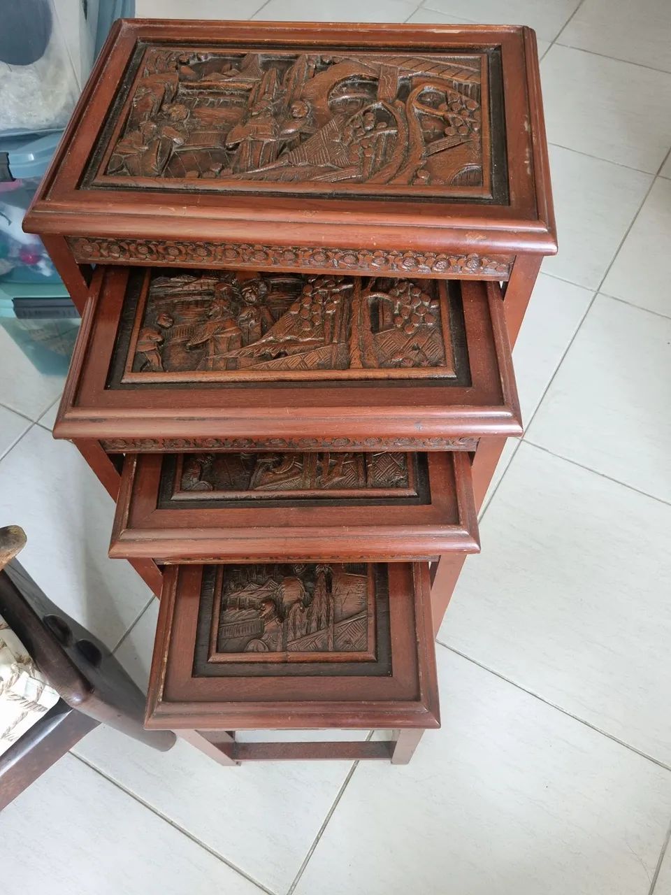 Conjunto de 4 mesinhas de canto antiga