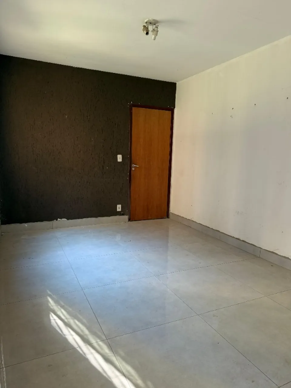 Apartamento no Setor Cidade Jardim / Goiânia - 2 Quartos com 1 Vaga de Garagem