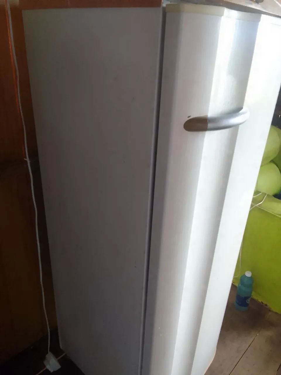 Geladeira usada em ótimo estado por apenas 300 - Foto 2