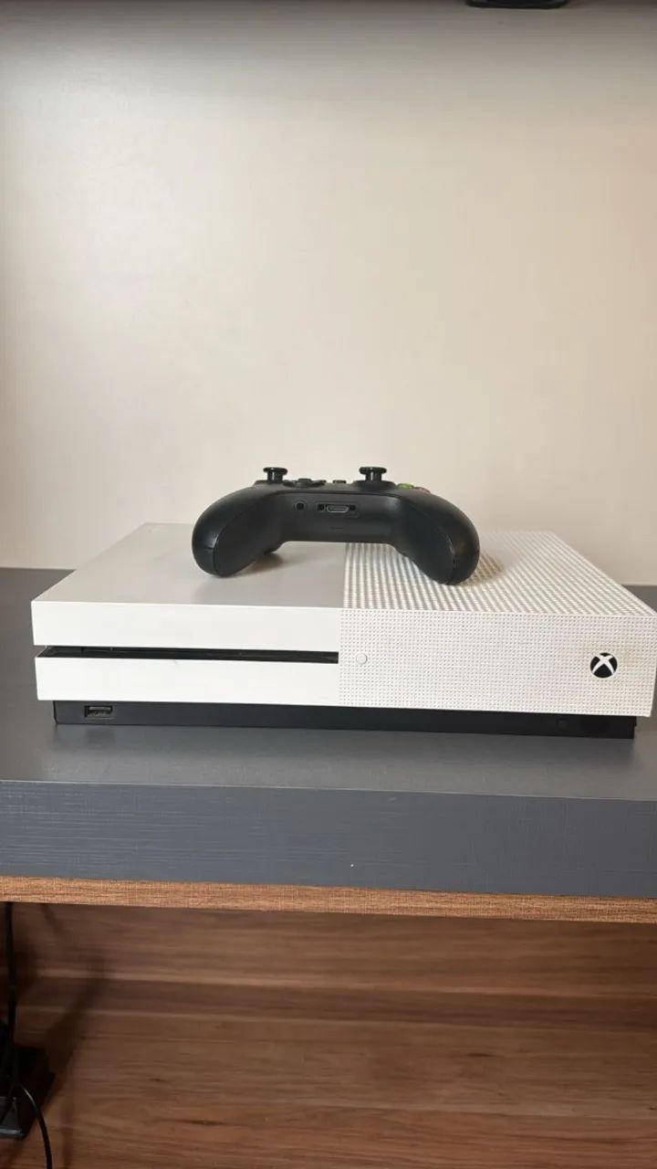 Xbox One S + Controle Xbox Series 