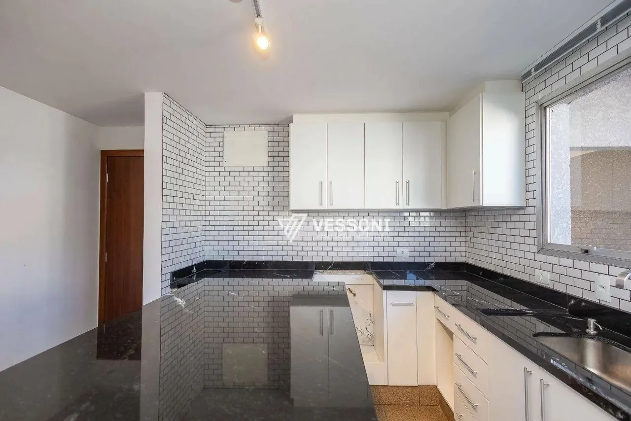 Sobrado com 5 dormitórios para alugar, 496 m² por R$ 5.940/mês - Guabirotuba - Curitiba/PR