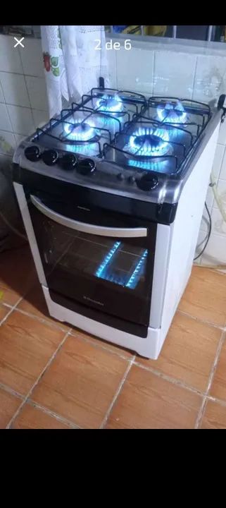 Vendo fogão Eletrolux chef 4 bocas 