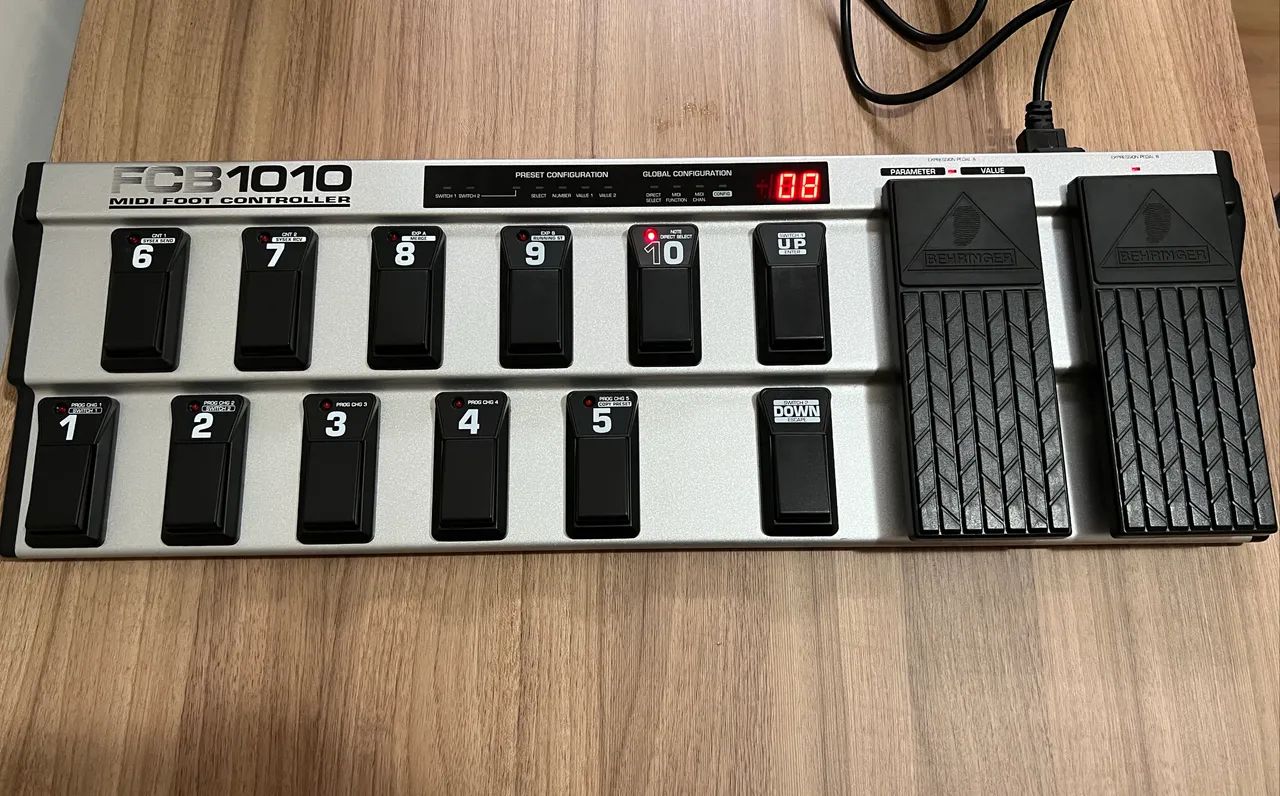 Controladora Behringer FCB1010 Midifoot Controller Pedaleira 127V - Foto 5
