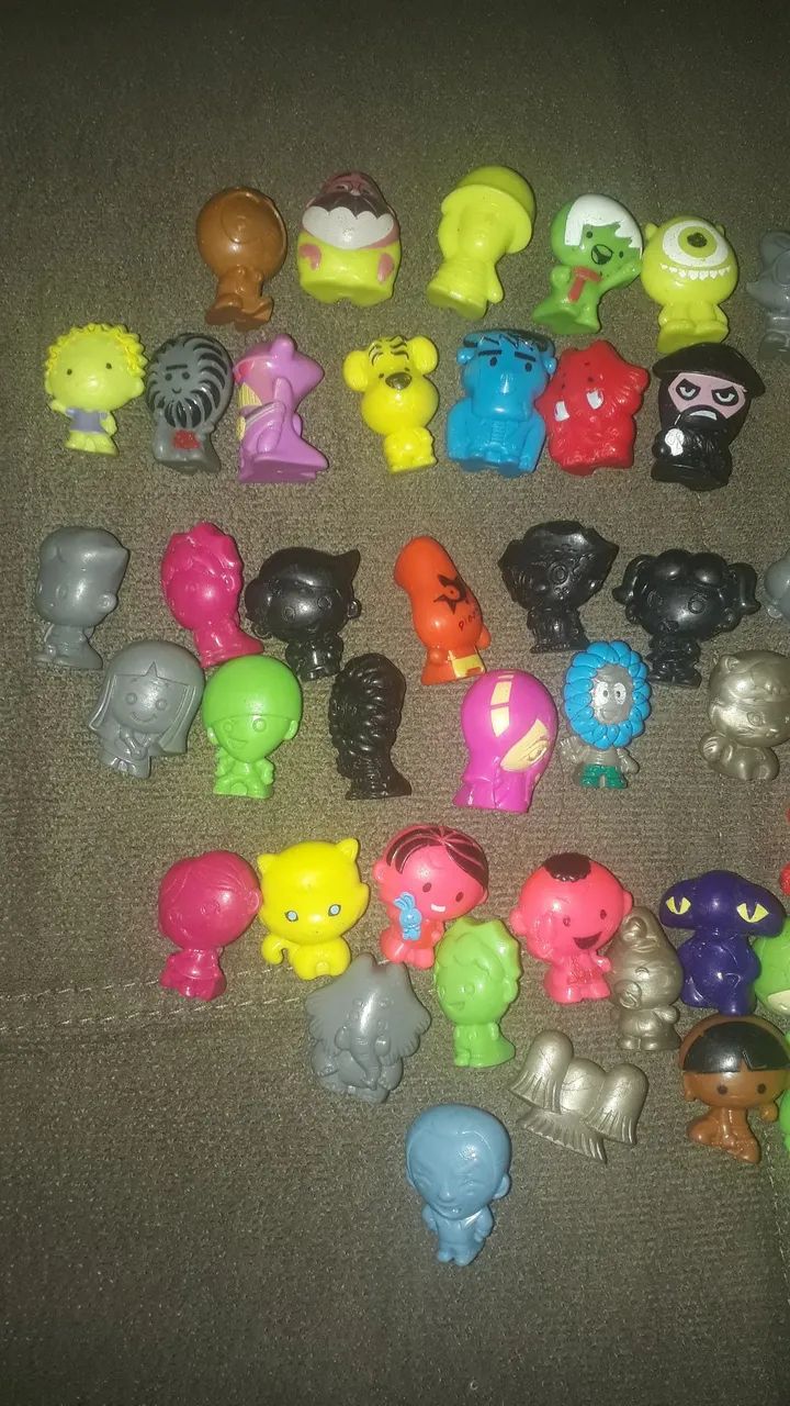 Gogo's lote com 70 bonequinho.  - Foto 5