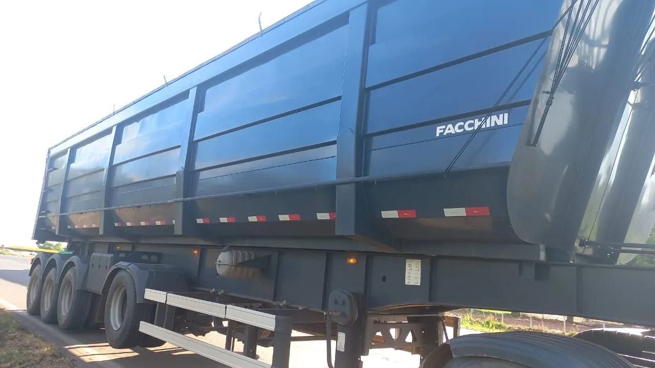 Caçamba 4 eixo Facchini