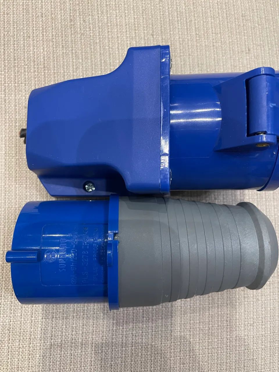 Tomada trifásico 3pinos 32A64842822861569122